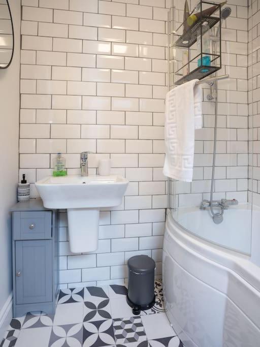 Cozy Townhouse, Walking Distance To Belfast City Экстерьер фото