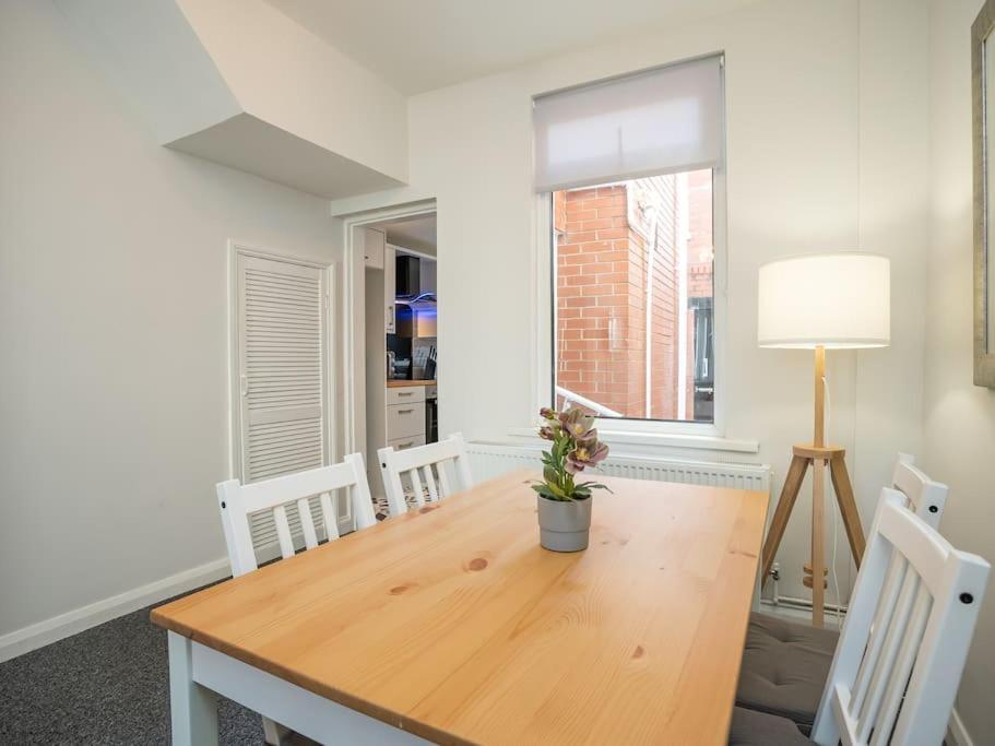Cozy Townhouse, Walking Distance To Belfast City Экстерьер фото