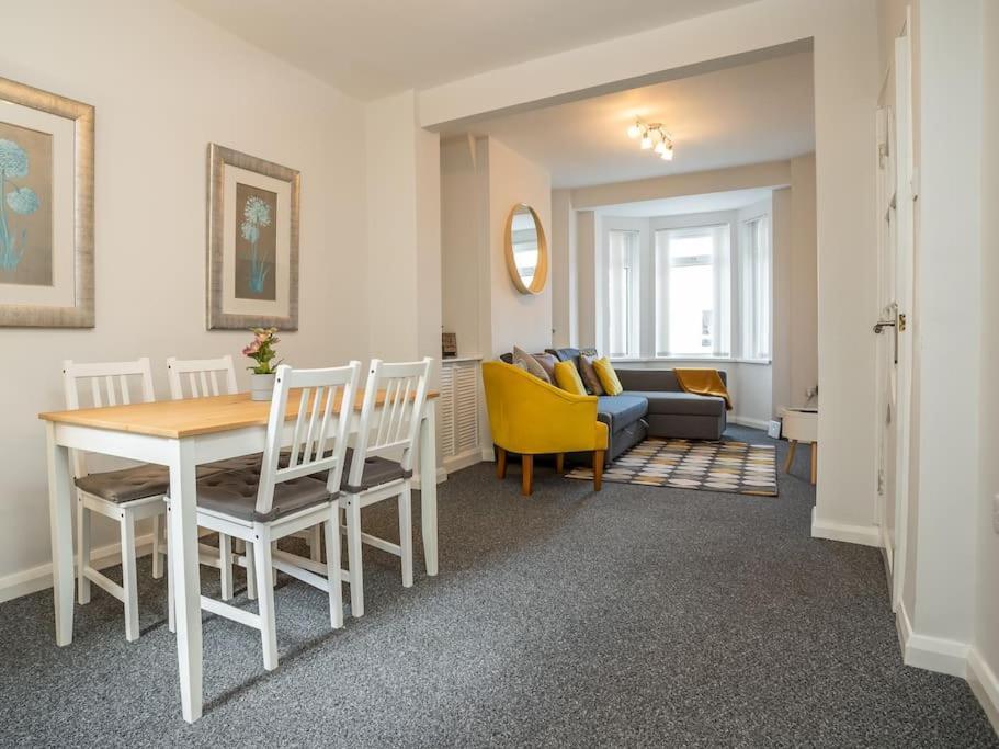 Cozy Townhouse, Walking Distance To Belfast City Экстерьер фото